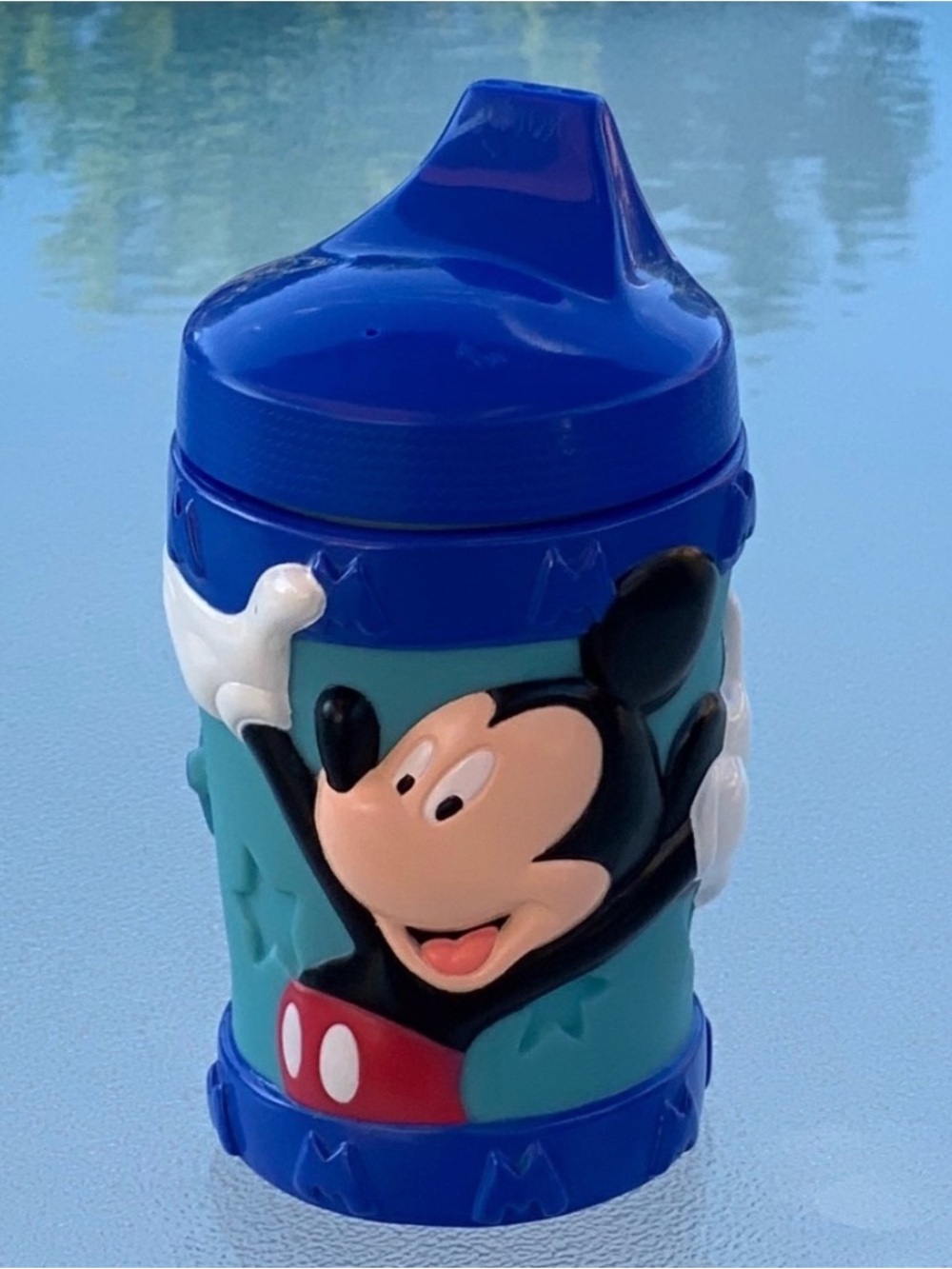 Disney Applause 3D Blue and White Mickey Plastic Molded Sip Lid 6 Oz. Cup